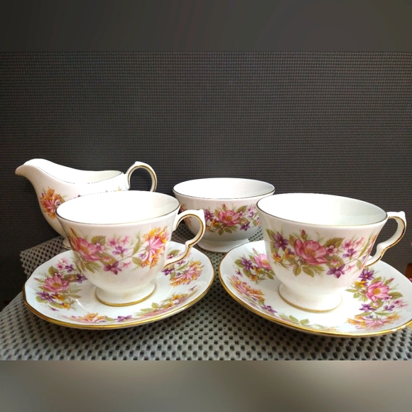 Vintage Colclough Bone China Cup And Saucer, Creamer, Sugar Bowl Mad in England - Picture 1 of 13